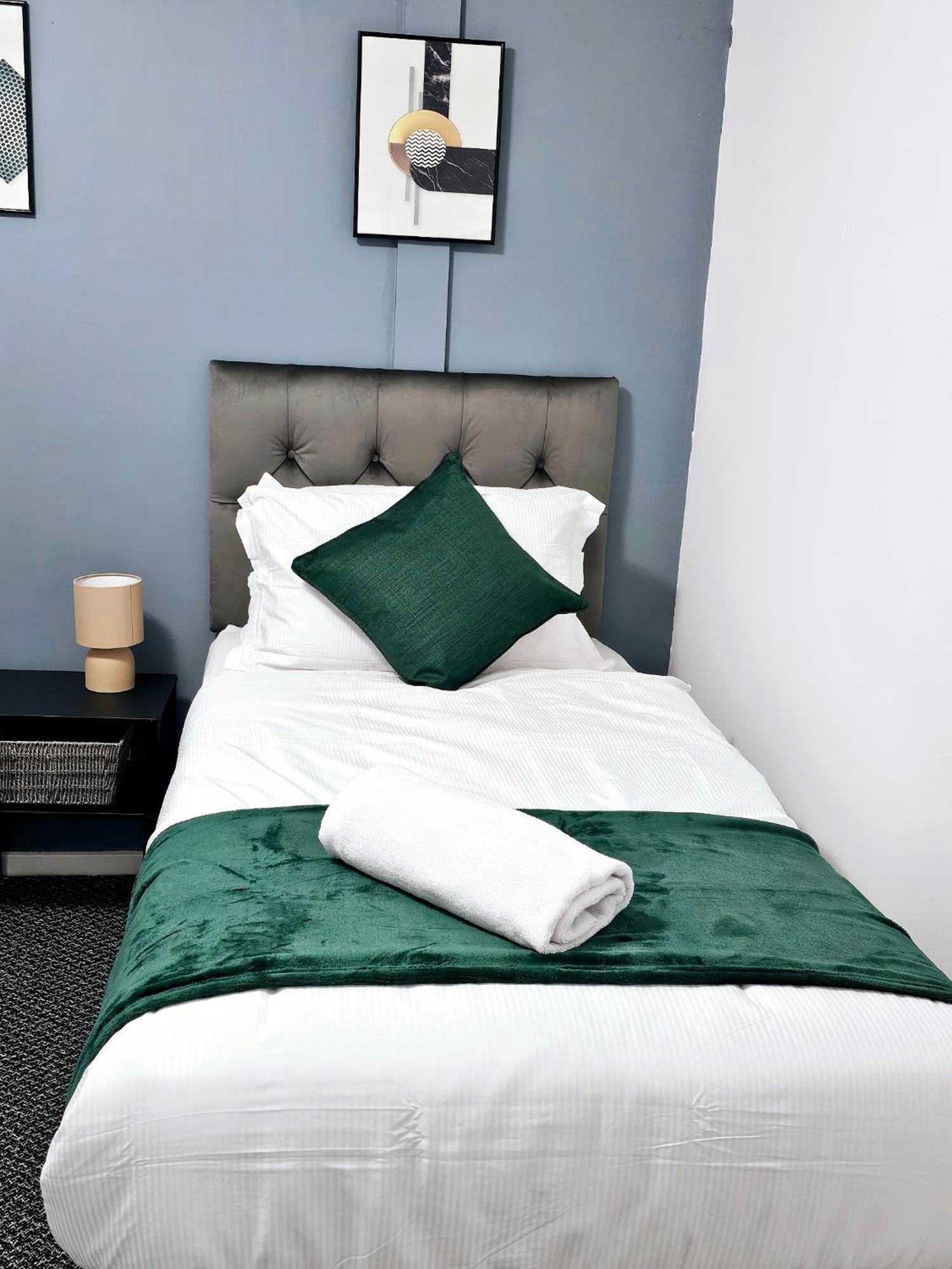 Lushstay Telford - Families, Contractors & Group Of Friends, Long Term Stay Bagian luar foto